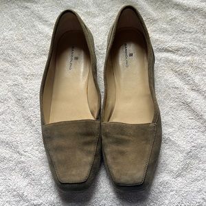 Bandolino suede flats
